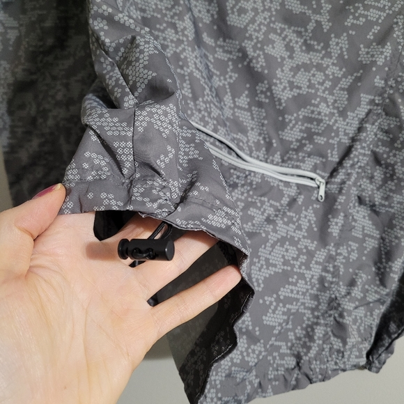 ASICS | Packable Running Jacket - Picture 8 of 10